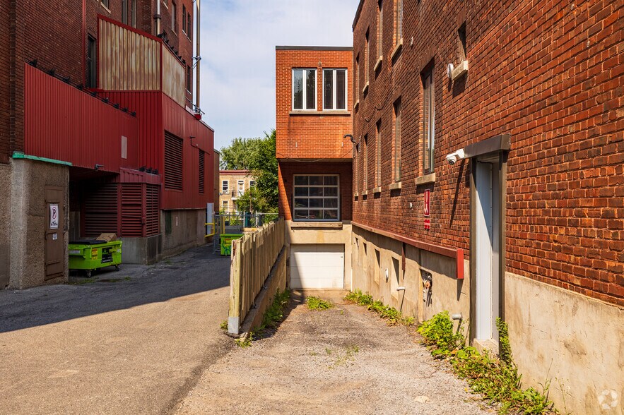 2259-2261 Av Papineau, Montréal, QC for sale - Building Photo - Image 2 of 3