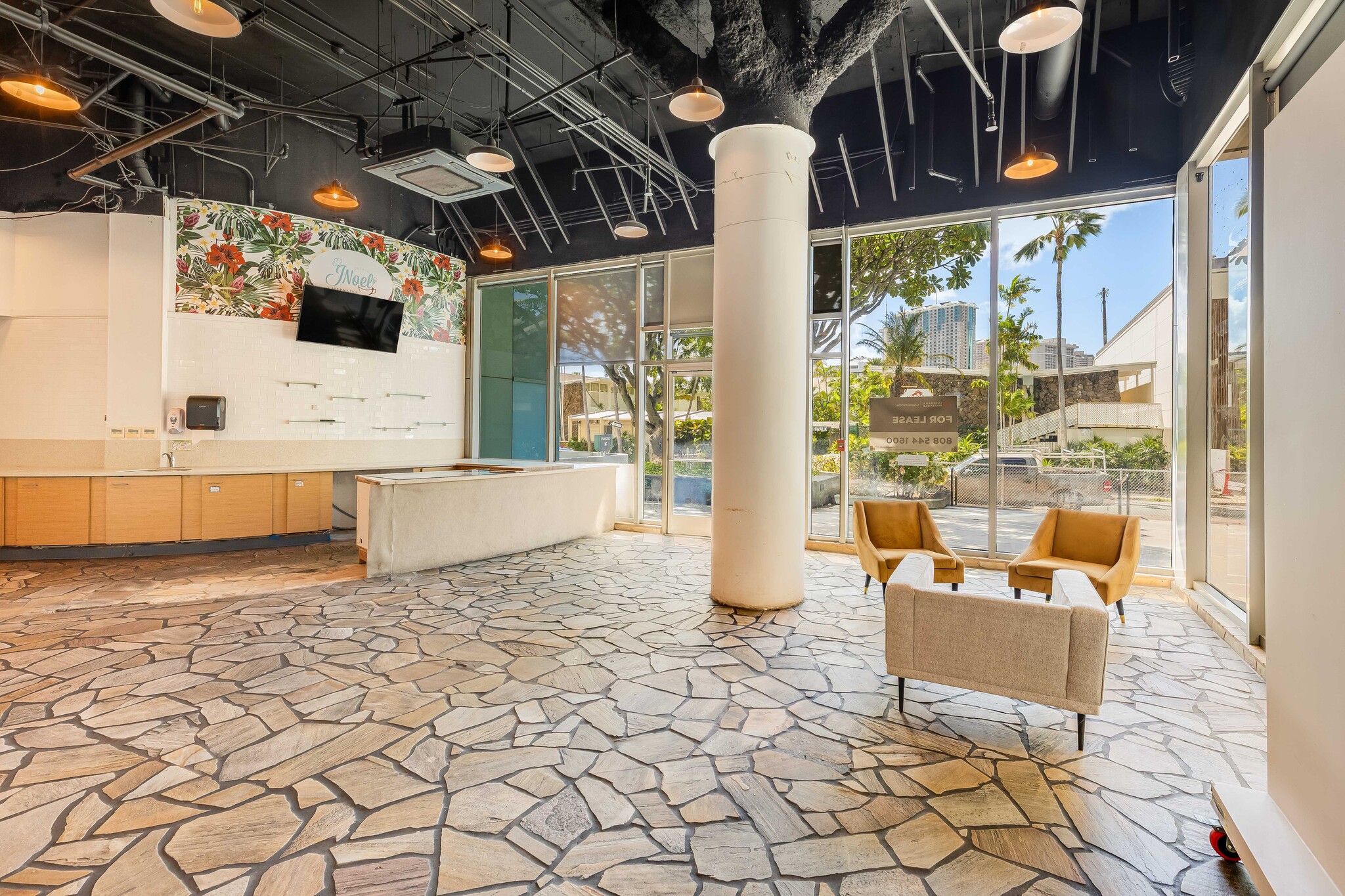 2155 Kalakaua Ave, Honolulu, HI for lease Interior Photo- Image 1 of 13