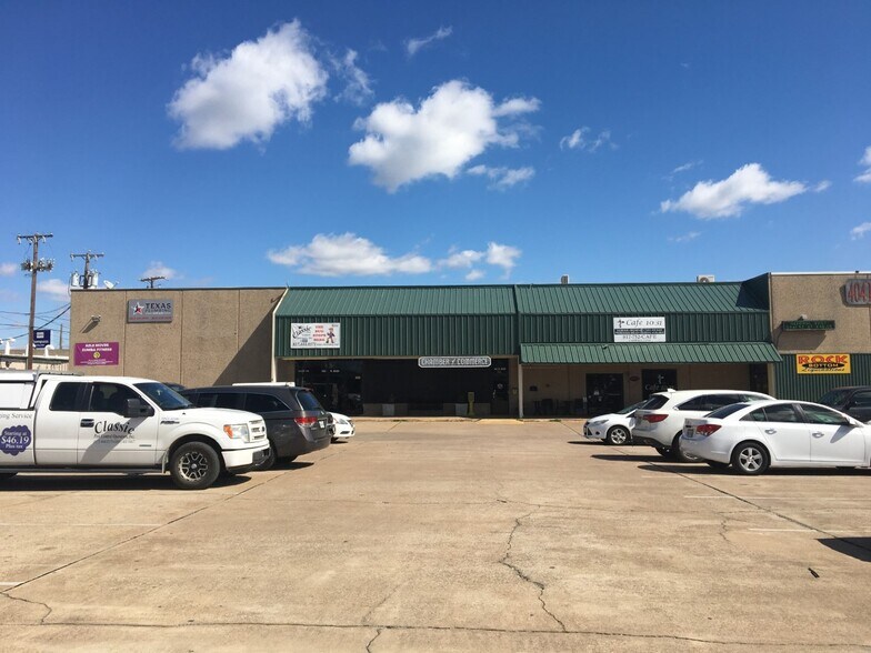 404 W Main St, Azle, TX à vendre - Photo du bâtiment - Image 3 de 14