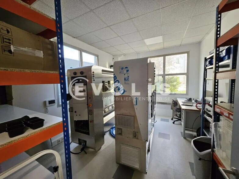 Office in Bagneux for lease - Interior Photo - Image 2 of 8