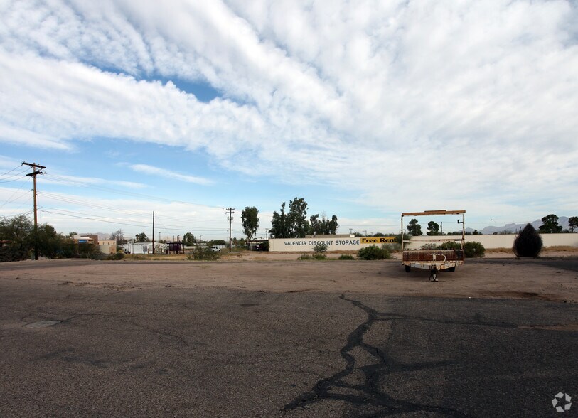 51 E Valencia Rd, Tucson, AZ à louer - Photo du bâtiment - Image 2 de 4