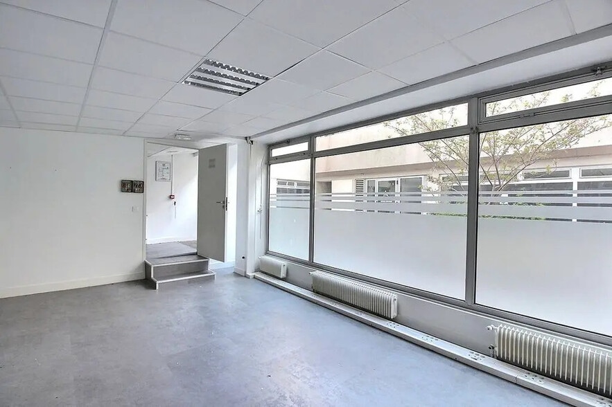 27-31 Rue De Fontarabie, Paris à vendre - Photo du bâtiment - Image 1 de 8