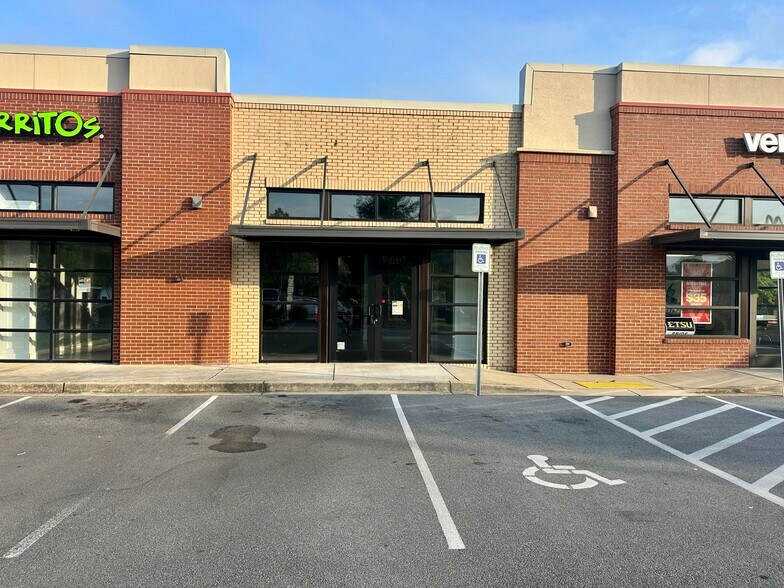 1120 W State of Franklin Rd, Johnson City, TN à louer - Photo du bâtiment - Image 2 de 3