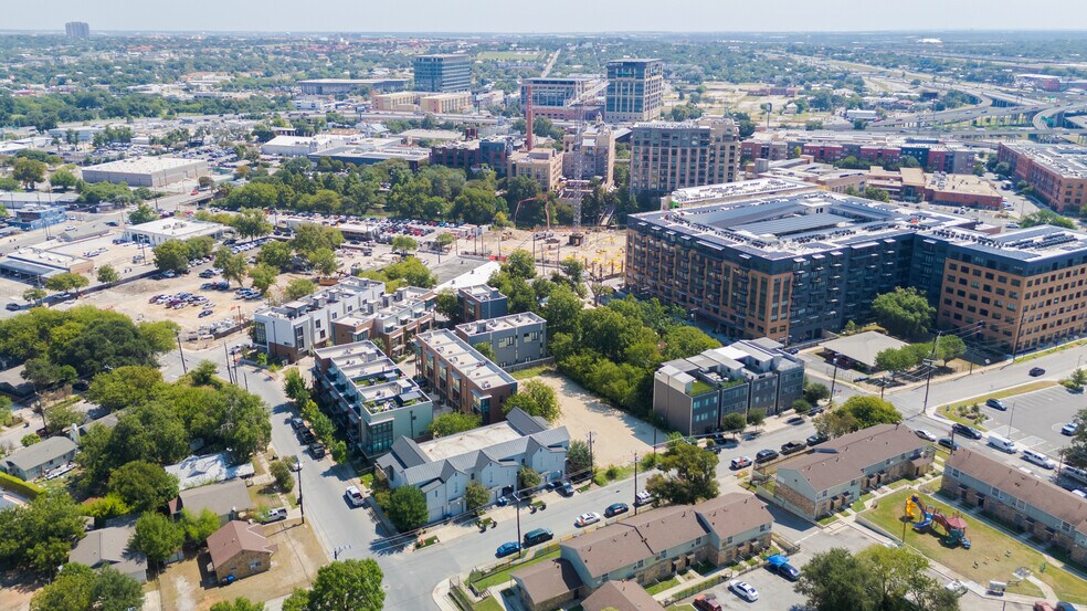 811 E Park Ave, San Antonio, TX à vendre - Photo du bâtiment - Image 2 de 5