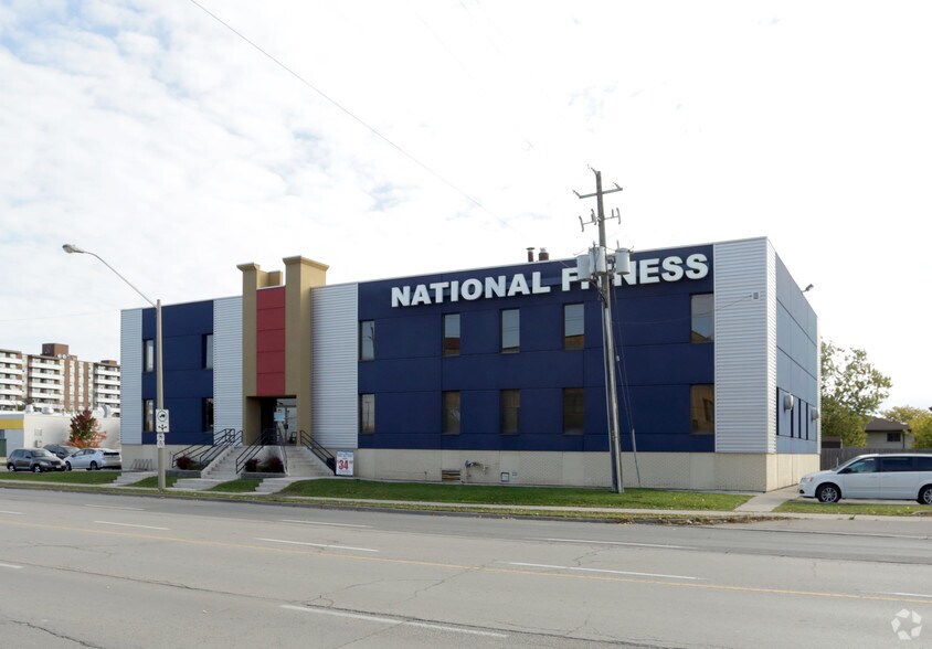 92-100 Centennial Pky N, Hamilton, ON for sale - Primary Photo - Image 1 of 1