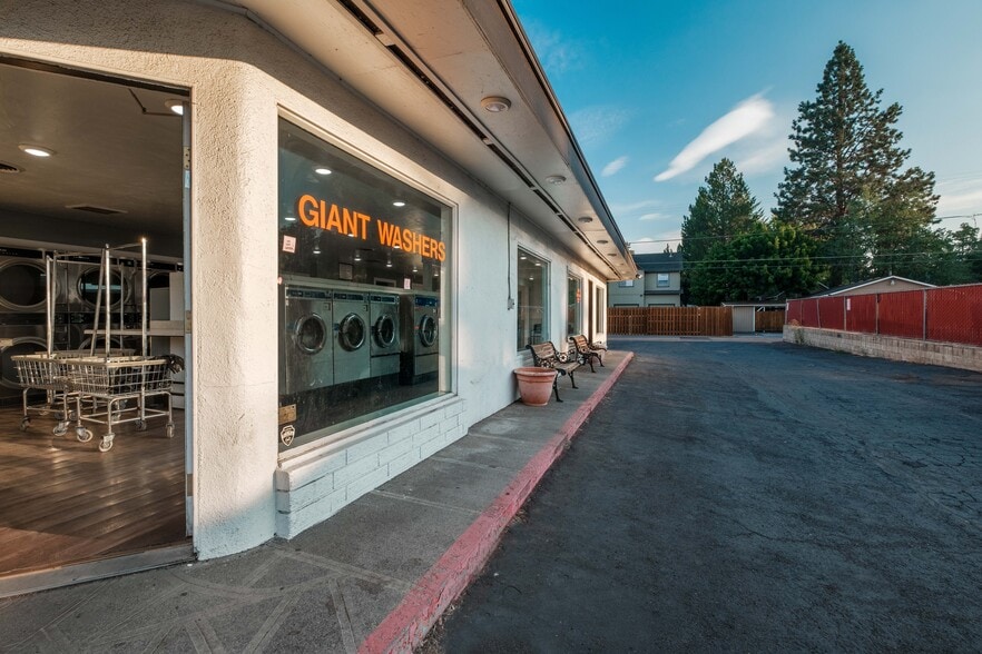 734 NE Greenwood, Bend, OR à vendre - Photo du bâtiment - Image 3 de 20