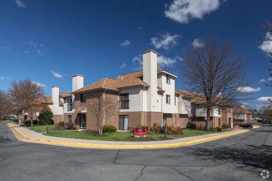 315 Elden St, Herndon, VA à vendre - Photo du bâtiment - Image 1 de 43