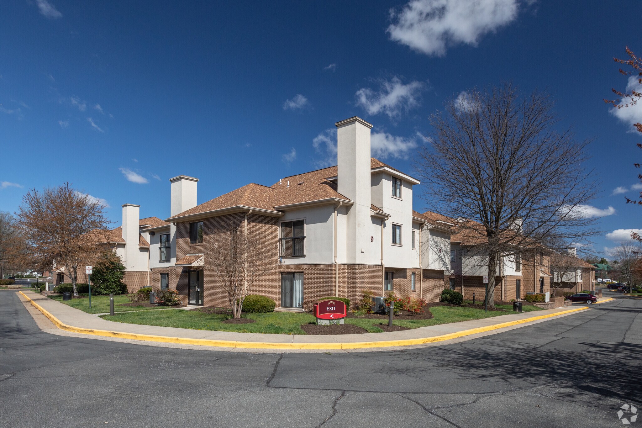 315 Elden St, Herndon, VA à vendre Photo du bâtiment- Image 1 de 44