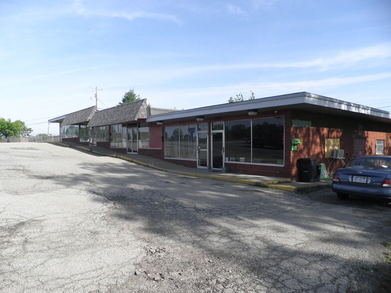 3 W Hempfield Dr, Irwin, PA à louer - Photo du bâtiment - Image 3 de 24