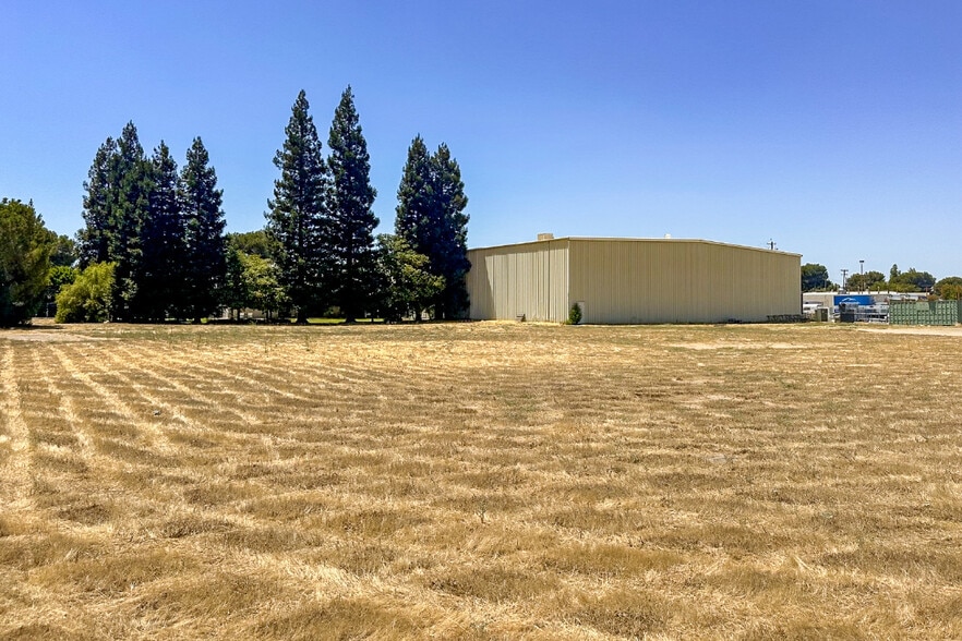 5733 E Shields Ave, Fresno, CA for sale - Building Photo - Image 3 of 5