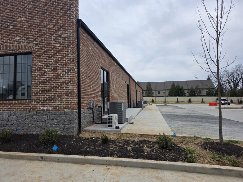 601 River Rock Blvd, Murfreesboro, TN à louer - Photo du bâtiment - Image 2 de 8