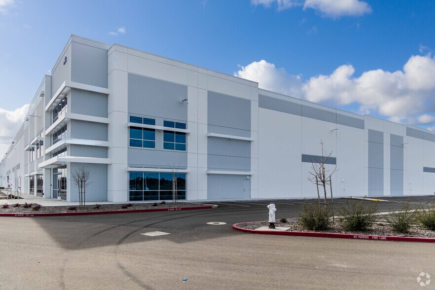 Eubanks Dr, Vacaville, CA à louer - Photo du bâtiment - Image 3 de 3