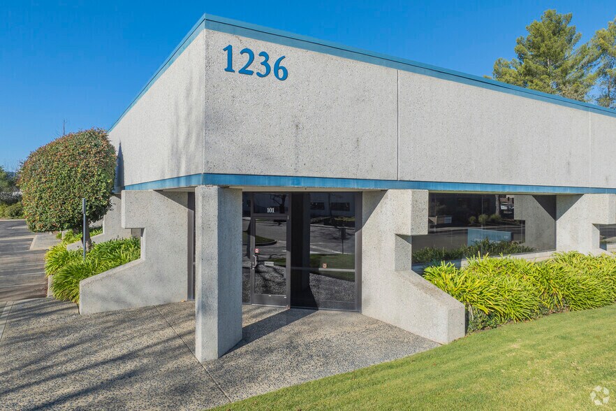 1236 Quarry Ln, Pleasanton, CA à louer - Photo du bâtiment - Image 3 de 9