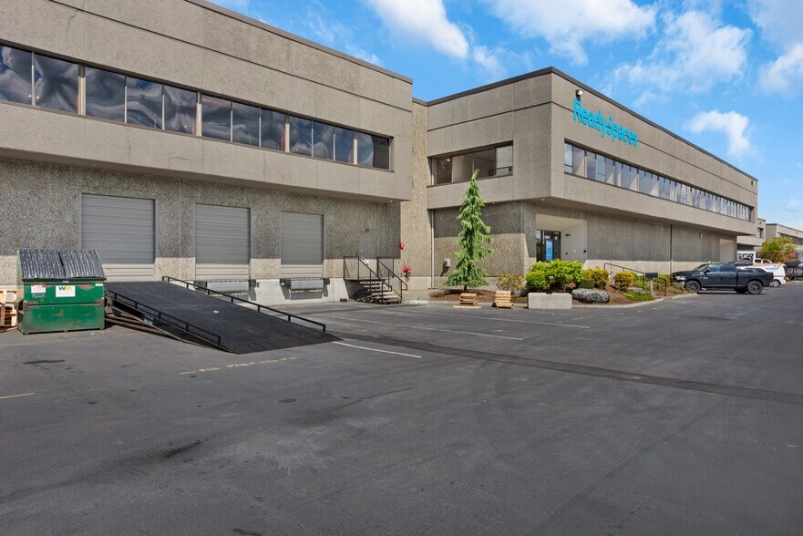 18255 Segale Park Drive B, Tukwila, WA à louer - Photo du bâtiment - Image 3 de 25