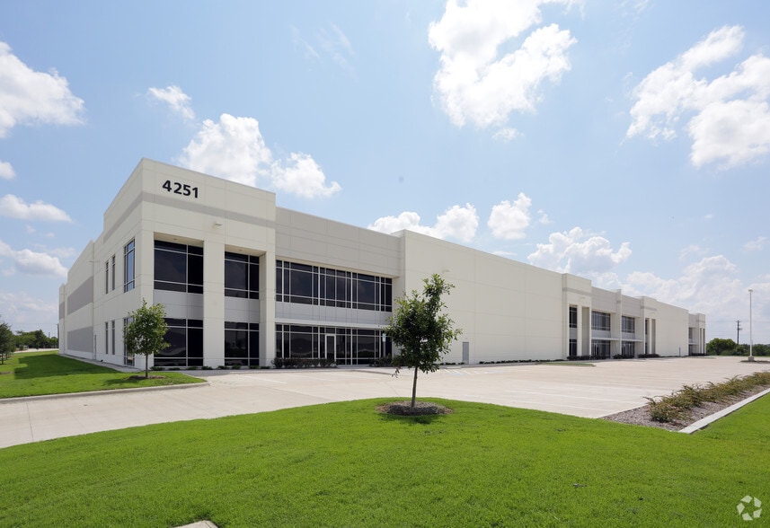 4251 Dale Earnhardt Way, Northlake, TX for lease - Building Photo - Image 2 of 6