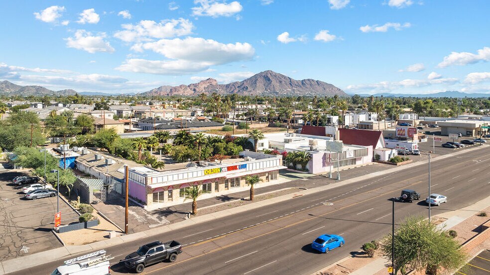 3722 E Thomas Rd, Phoenix, AZ à louer - Photo du bâtiment - Image 3 de 11