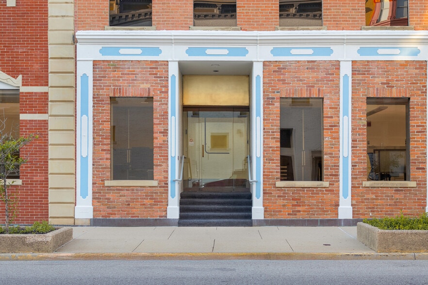 301 Washington St, Columbus, IN for lease - Building Photo - Image 3 of 59