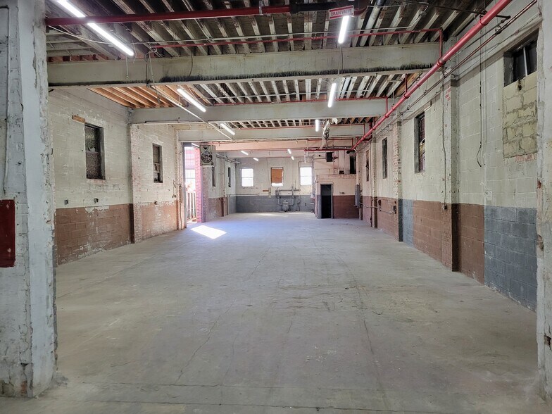 429 E 164th St, Bronx, NY à louer - Photo du bâtiment - Image 3 de 42