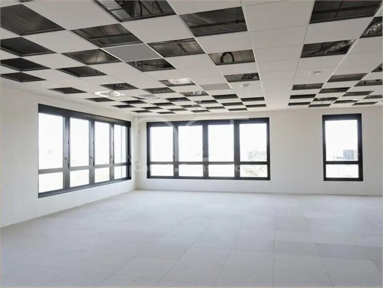 Office in Genas for lease - Interior Photo - Image 3 of 8