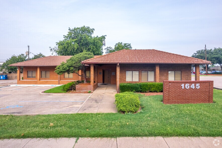 1645 Dorchester Dr, Plano, TX à vendre - Photo principale - Image 1 de 1