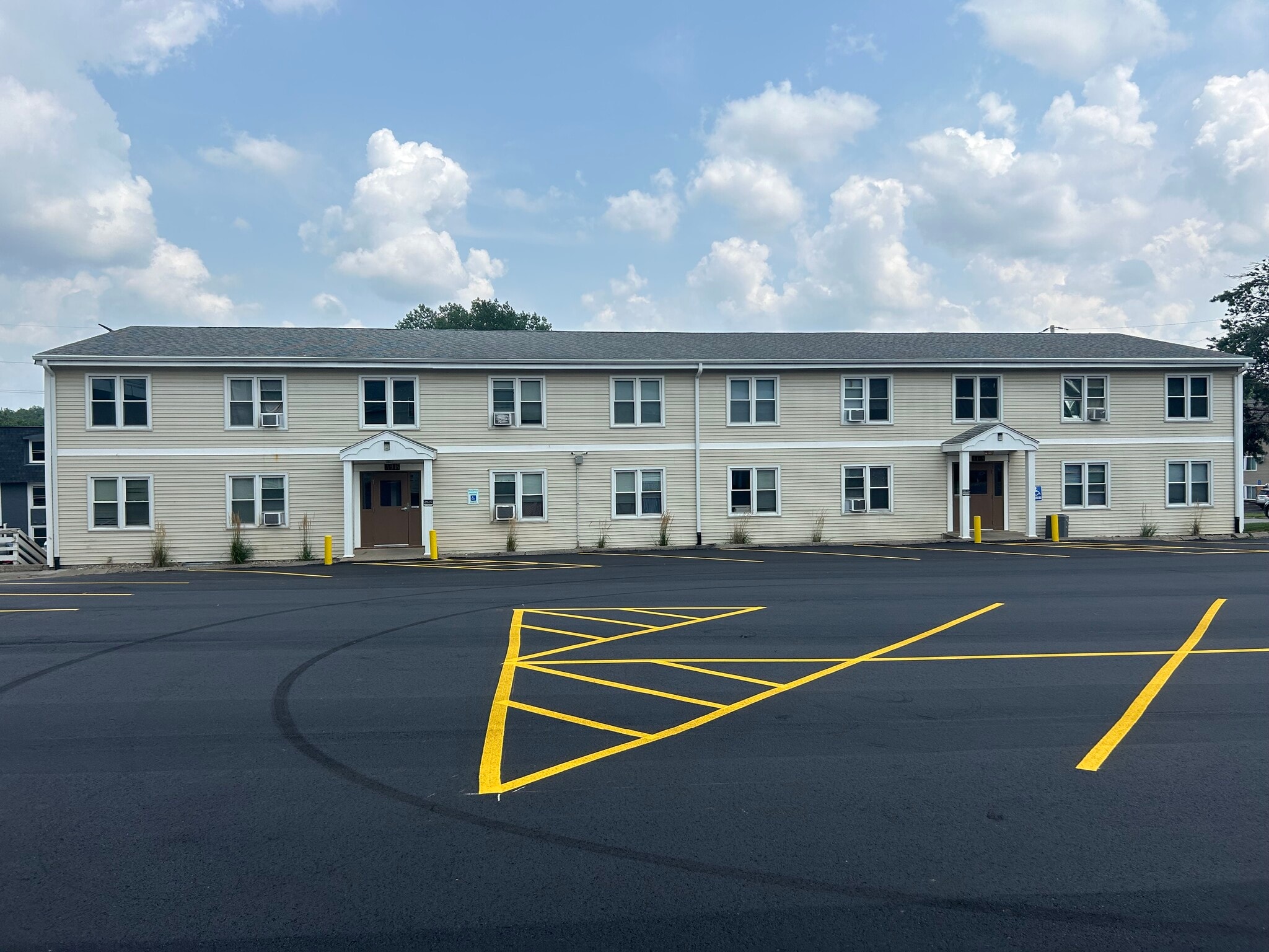 2519 Clarkson Ave, Des Moines, IA for sale Primary Photo- Image 1 of 17