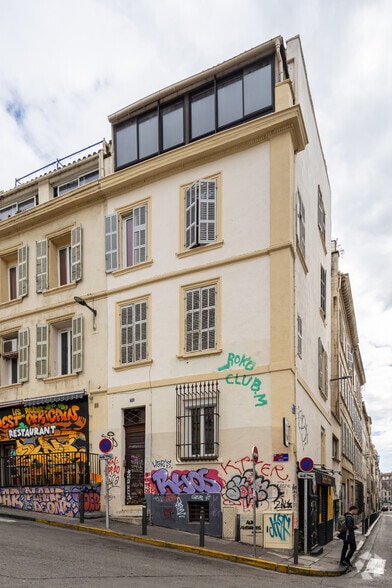 Retail in Marseille for lease - Primary Photo - Image 1 of 1