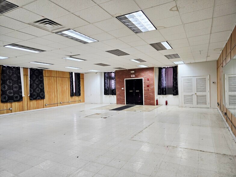 220 E Galena Blvd, Aurora, IL à vendre - Photo du bâtiment - Image 2 de 34