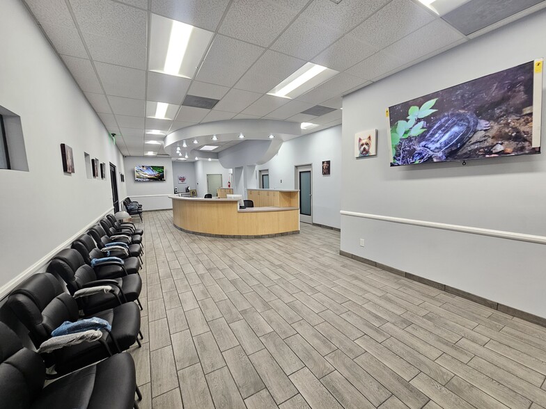 18224 Parthenia St, Northridge, CA for lease - Building Photo - Image 3 of 22