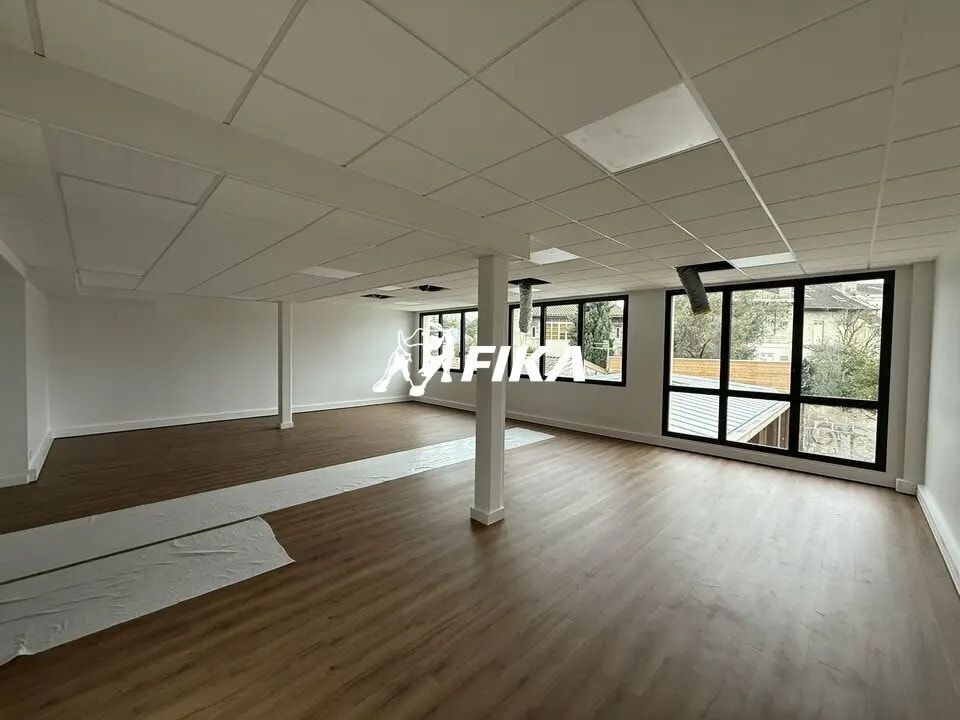 Office in Bordeaux for lease Building Photo- Image 1 of 12
