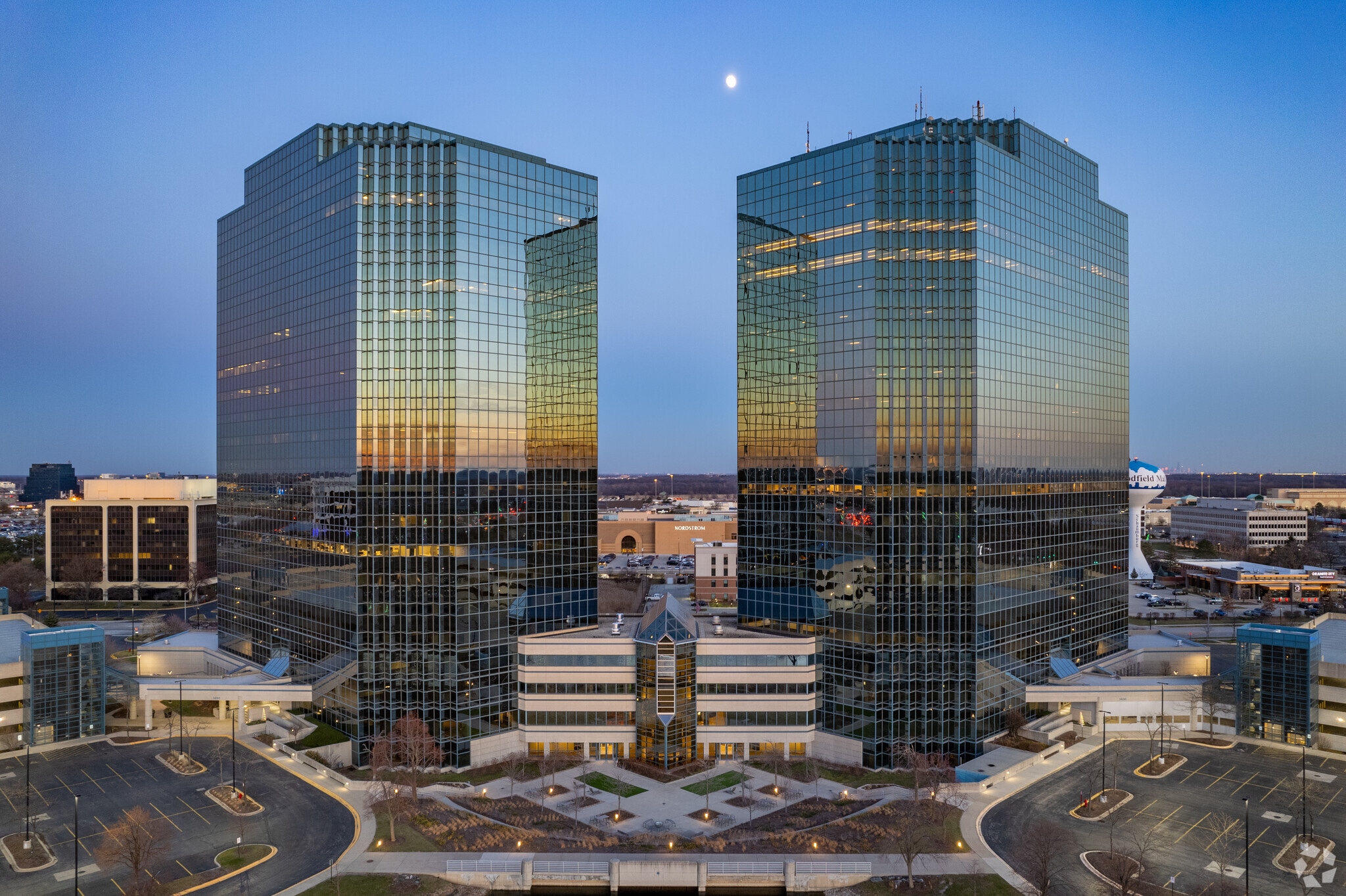 1400 American Ln, Schaumburg, IL for lease Building Photo- Image 1 of 10