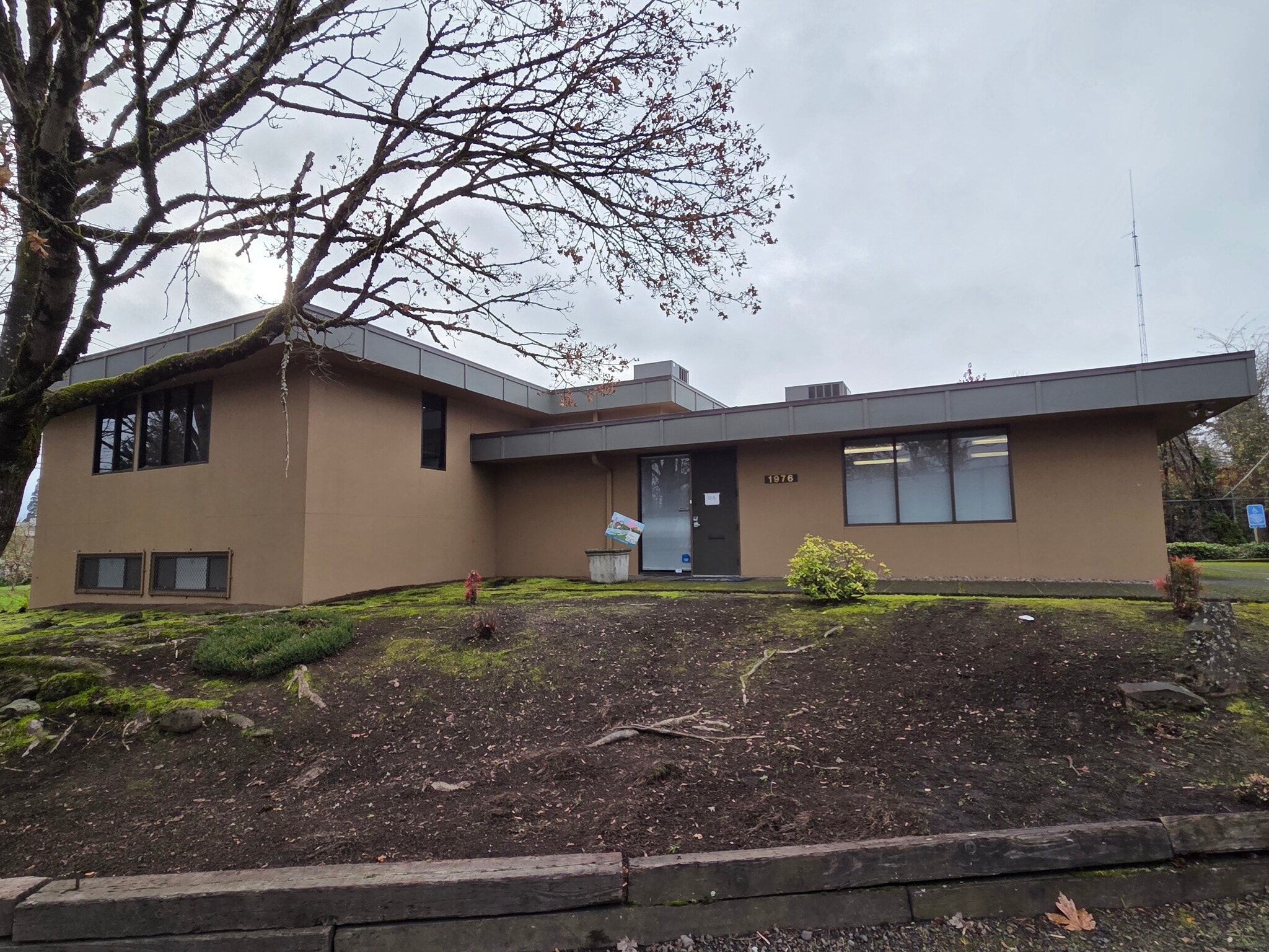 1976 SE Ochoco St, Milwaukie, OR for lease Primary Photo- Image 1 of 7