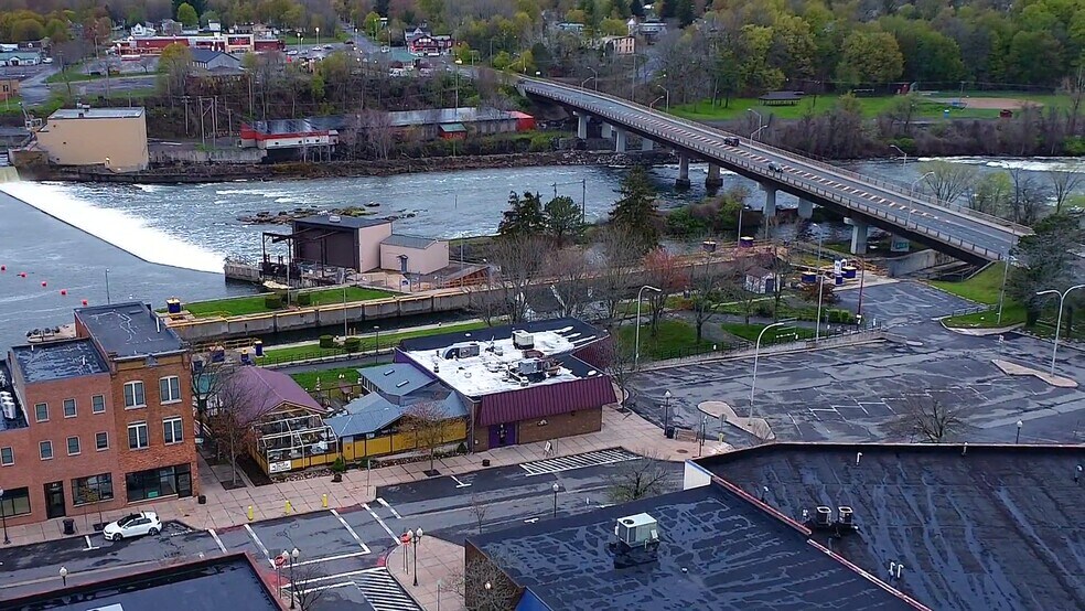 24 S First St, Fulton, NY à vendre - Vidéo sur l’inscription commerciale - Image 2 de 51