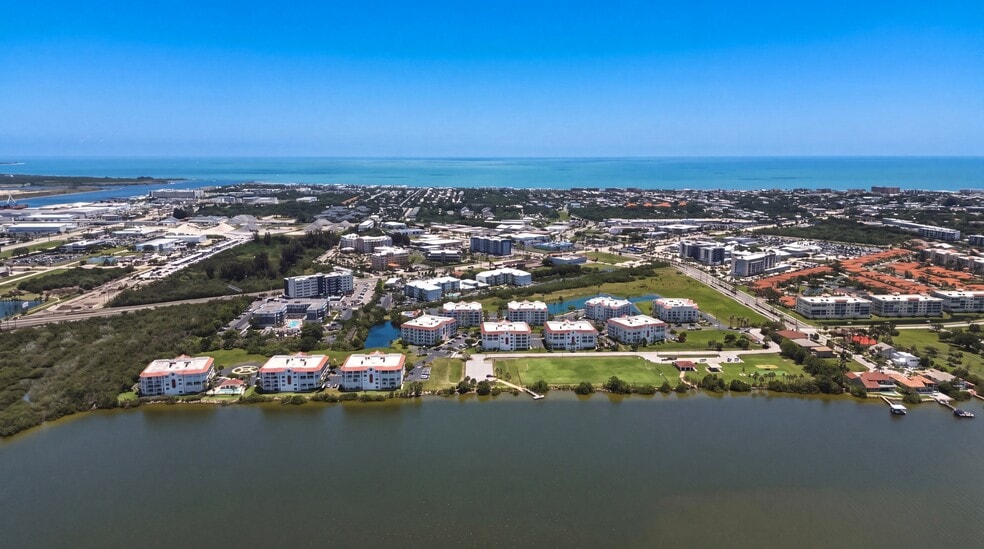 8955 Puerto del Rio Dr, Cape Canaveral, FL à vendre - Photo du bâtiment - Image 2 de 13