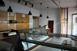 Plus de détails pour Multi-résidentiel à vendre