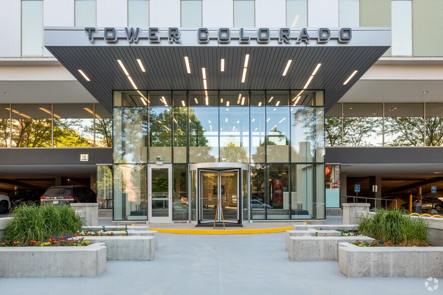 1720 S Bellaire St, Denver, CO à louer - Photo du bâtiment - Image 3 de 6