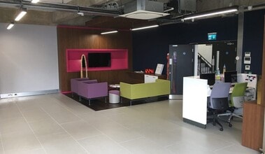 Oxgate Ln, London for lease Interior Photo- Image 2 of 2