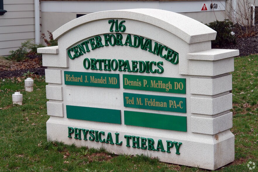 716 W Germantown Pike, Norristown, PA à louer - Photo du bâtiment - Image 3 de 7