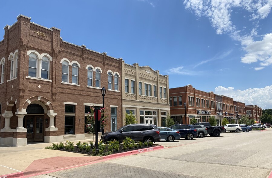 300-900 Parker Sq, Flower Mound, TX for lease - Building Photo - Image 1 of 25