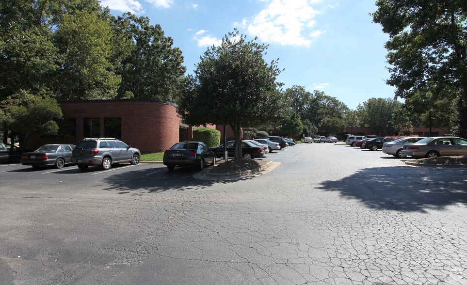6040-6090 Six Forks Rd, Raleigh, NC à vendre - Photo principale - Image 1 de 4