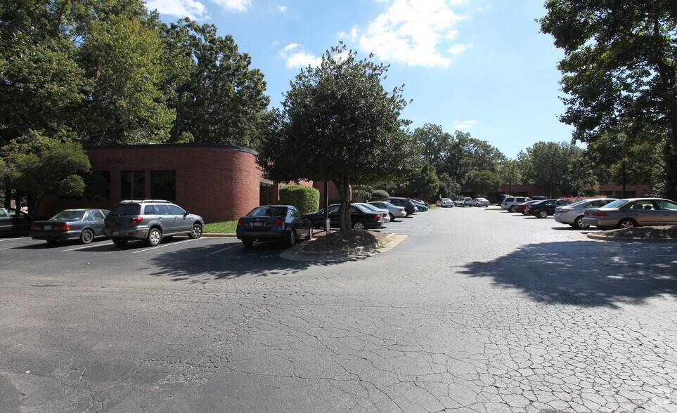 6040-6090 Six Forks Rd, Raleigh, NC for sale - Primary Photo - Image 1 of 4