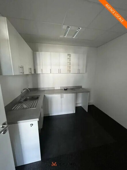 Office in Saint-Germain-en-Laye for lease - Building Photo - Image 2 of 10