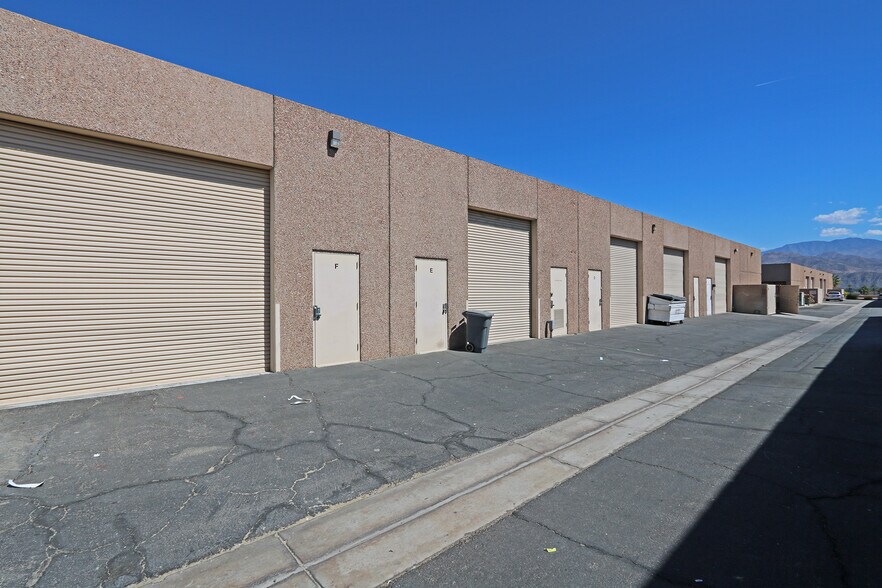 41945 Boardwalk, Palm Desert, CA à louer - Photo du bâtiment - Image 2 de 2