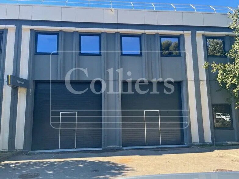 Bureau dans Vitrolles à louer - Photo du bâtiment - Image 1 de 9