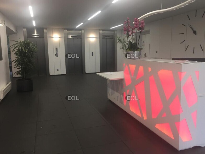 Office in Charenton-le-Pont for lease - Lobby - Image 1 of 6