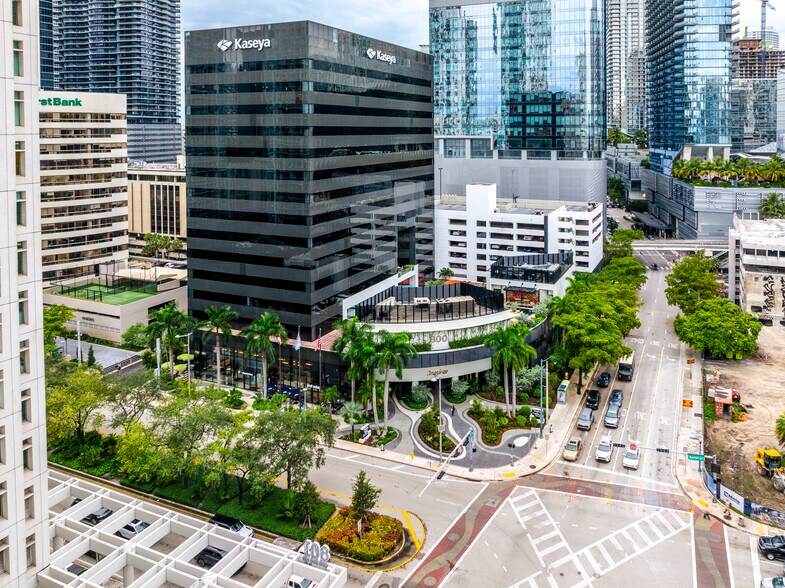 800 Brickell Ave, Miami, FL à louer - Photo du bâtiment - Image 1 de 7