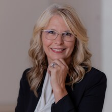 Laurie Snyder