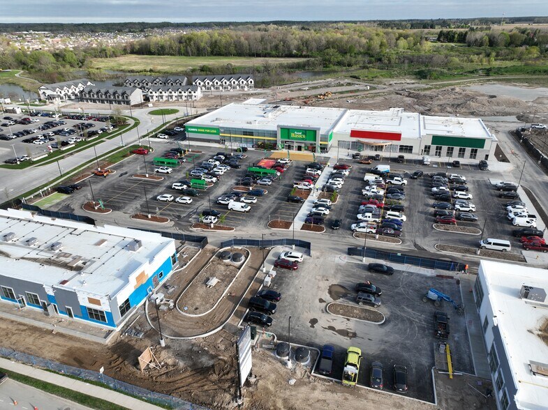 1300 Fanshawe Park Rd E, London, ON à louer - Photo du bâtiment - Image 2 de 4