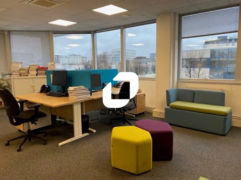 Flex in Gennevilliers for lease - Interior Photo - Image 2 of 8