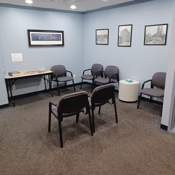 16800 W Twelve Mile Rd, Southfield, MI à louer - Photo intérieure - Image 2 de 8