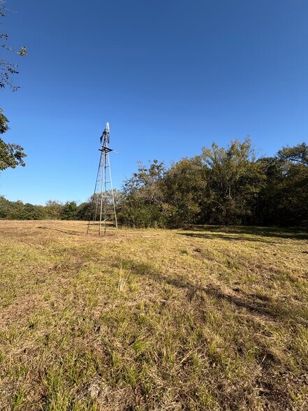 9253 U.S. 271 S hwy, Deport, TX for sale - Building Photo - Image 2 of 45